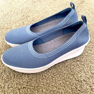 Cloudsteppers by Clarks knit wedges Blue Grey